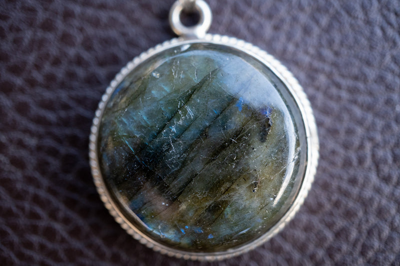 Labradorite pendant with 925 silver round