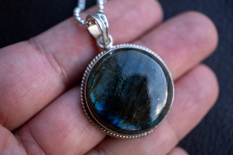 Labradorite pendant with 925 silver round