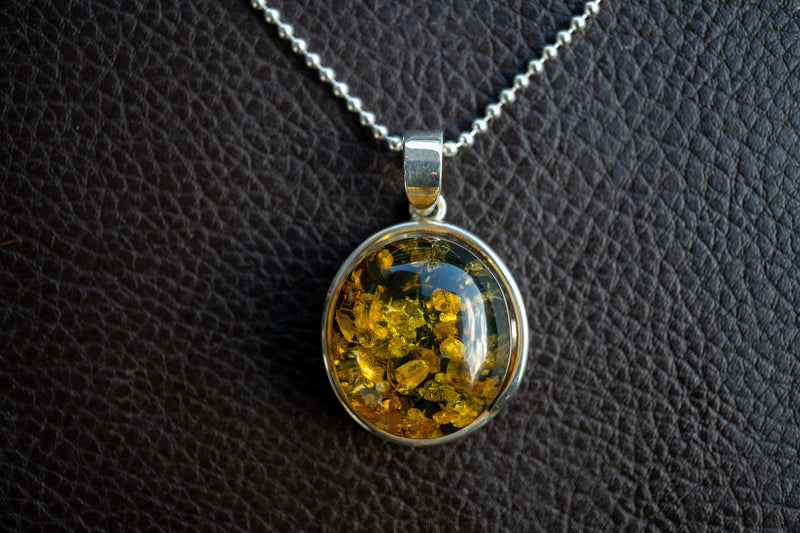 925 silver pendant with green amber from the Baltic Sea