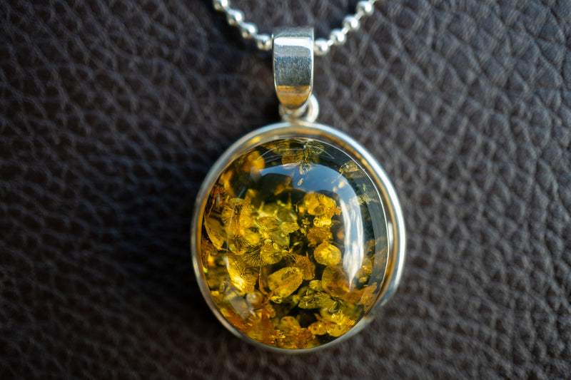 925 silver pendant with green amber from the Baltic Sea