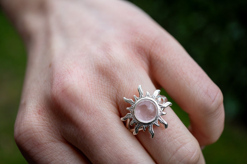 Bague avec quartz rose en forme de soleil (grand)