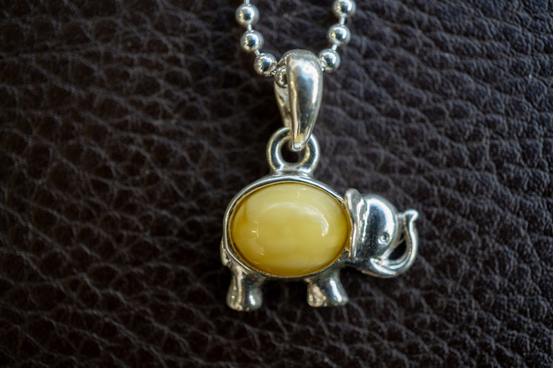 Elegant 925 Silver Elephant Pendant with Yellow Amber (small)