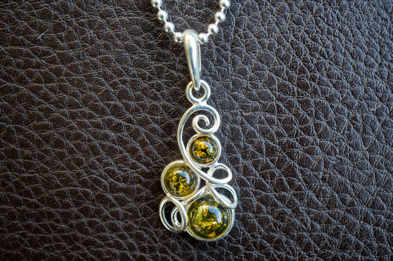 925 silver pendant with green amber from the Baltic Sea