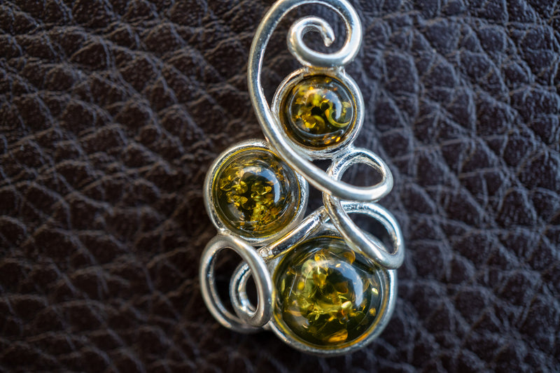 925 silver pendant with green amber from the Baltic Sea