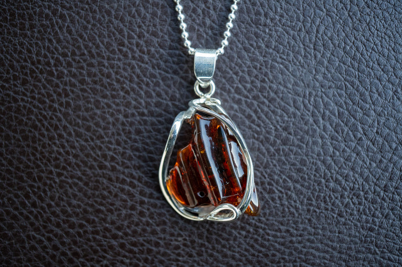 Cognac Amber Honeycomb Pendant – Natural Elegance