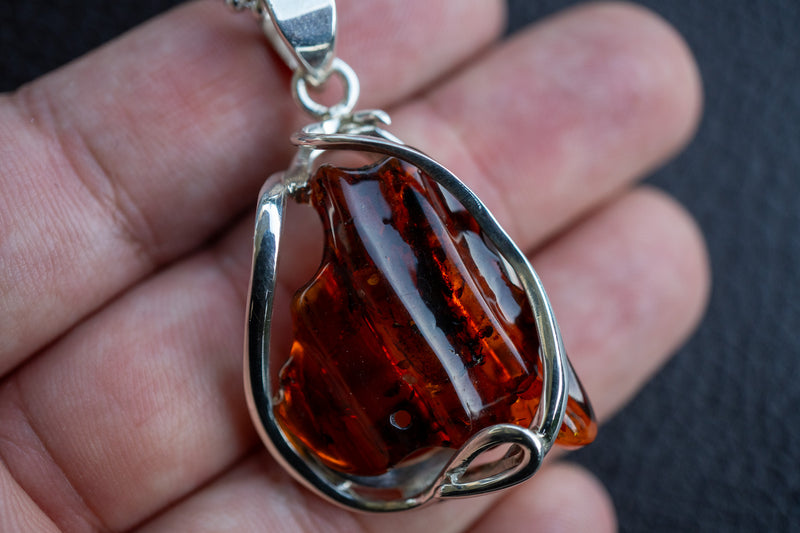 Cognac Amber Honeycomb Pendant – Natural Elegance