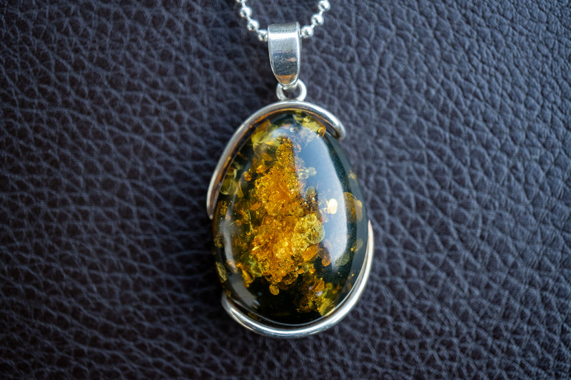 Oval Pendant in 925 Silver with Green Baltic Amber