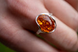 Bague ovale entrelacée avec ambre cognac