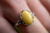 Bague avec ambre jaune