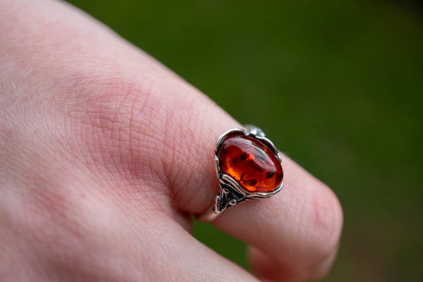 Bague avec ambre cognac