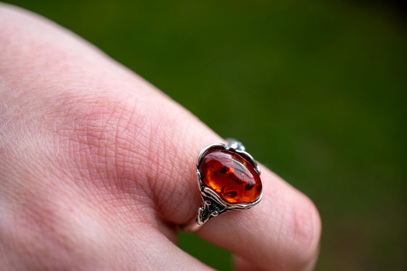 Bague avec ambre cognac