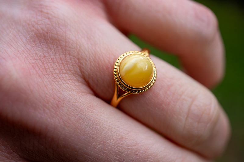 Runder Ring mit Cognac-Bernstein