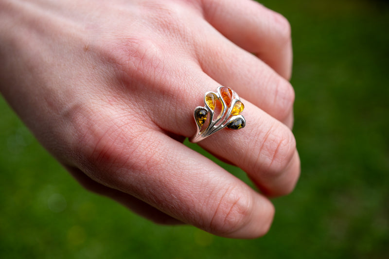 Bague avec ambres multicolores en forme de fleur