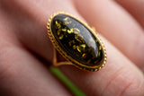 Grande bague ovale avec ambre vert