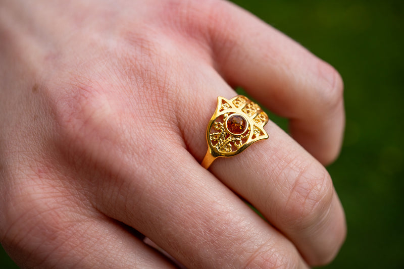 Bague avec ambre en forme de khamsa