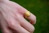 Bague ovale avec ambre jaune