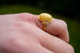 Bague ovale avec ambre jaune