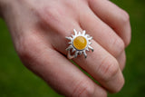 Ring mit gelbem Bernstein in Form einer Sonne (groß)