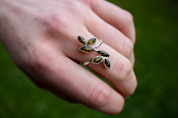 Bague fleur avec ambres verts