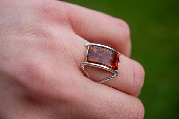 Bague carrée avec ambre cognac