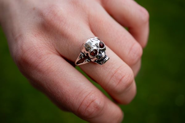 Bague en Ambre en forme de tête de mort