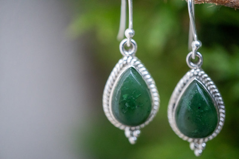 925 silver earrings with drop-shaped nephrite (jade) stones