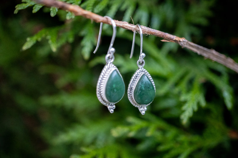 925 silver earrings with drop-shaped nephrite (jade) stones