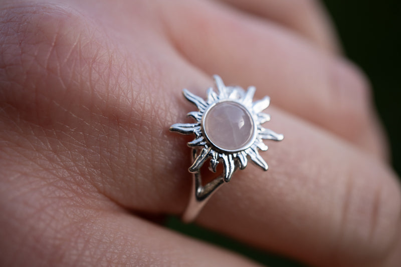 Bague en quartz rose en forme de soleil (petite)