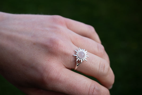 Bague en quartz rose en forme de soleil (petite)