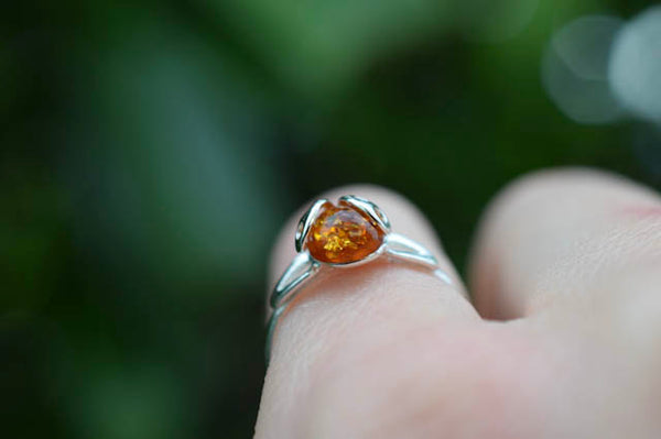 Bague avec ambre en forme de coccinelle