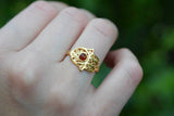 Bague avec ambre en forme de khamsa