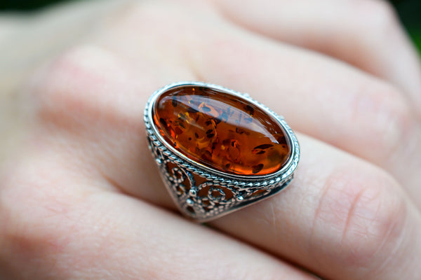 Bague avec ambre cognac ovale